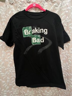 Black Short-Sleeve Graphic Tee with Green & White 'Braking Bad' Print